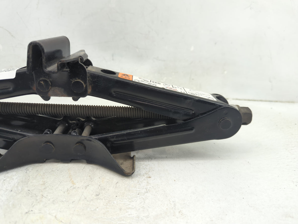 2013 Ford Focus Spare Scissor Car Jack 1390176 - Oemusedautoparts1.com