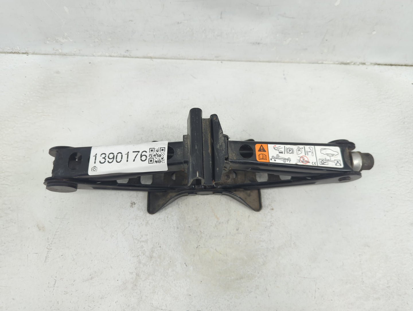 2013 Ford Focus Spare Scissor Car Jack - Oemusedautoparts1.com