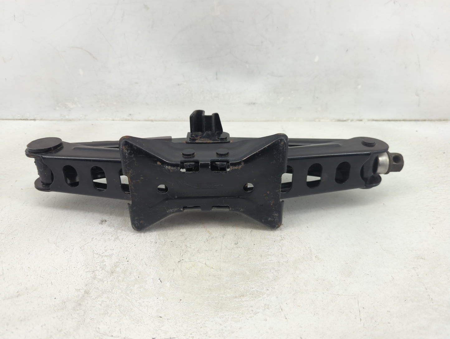 2013 Ford Focus Spare Scissor Car Jack - Oemusedautoparts1.com