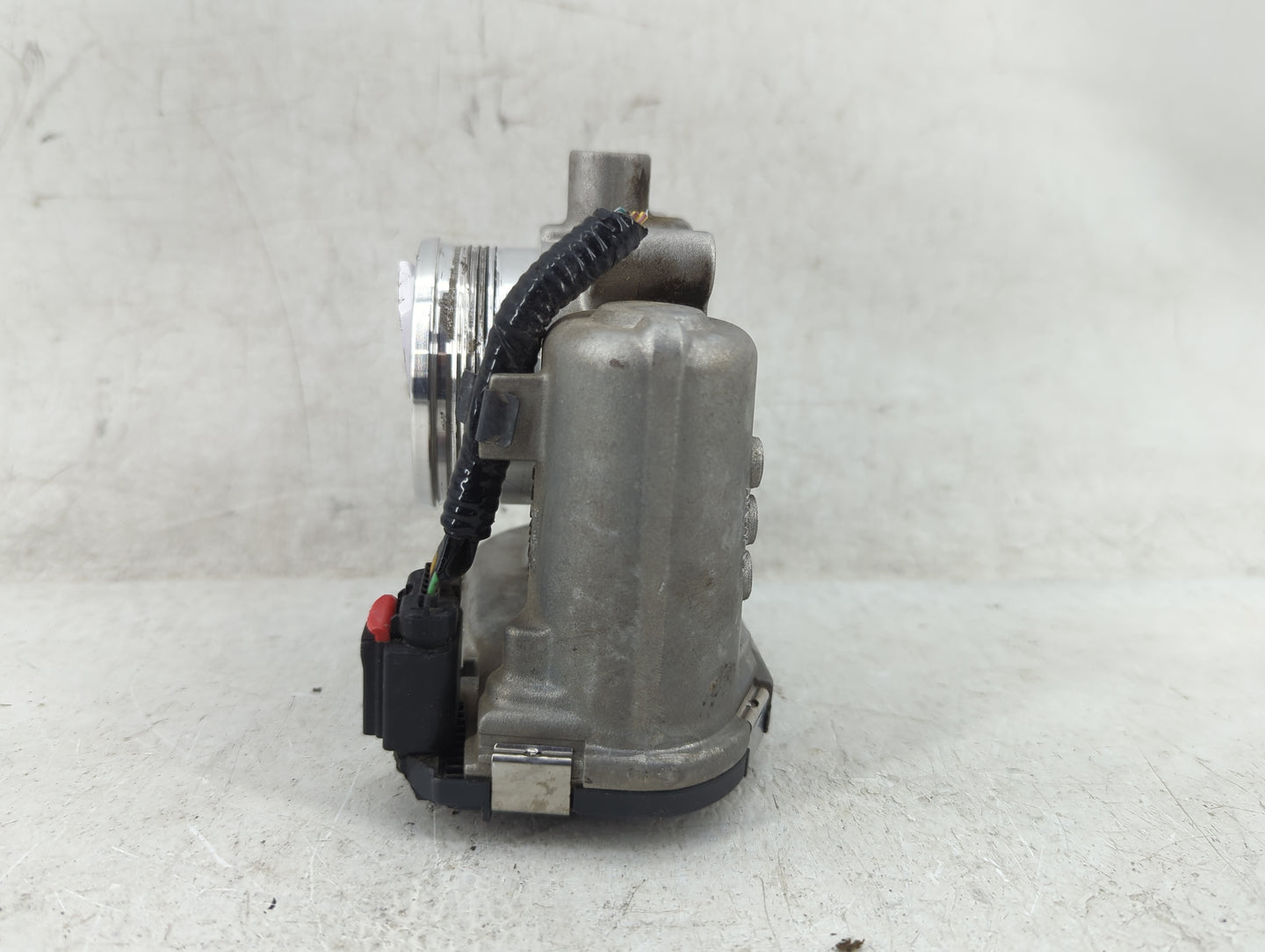 2012-2013 Ford Focus Throttle Body P/N:0280750586 Fits Fits 2012 2013 2014 2015 2016 2017 OEM Used Auto Parts - Oemusedautop