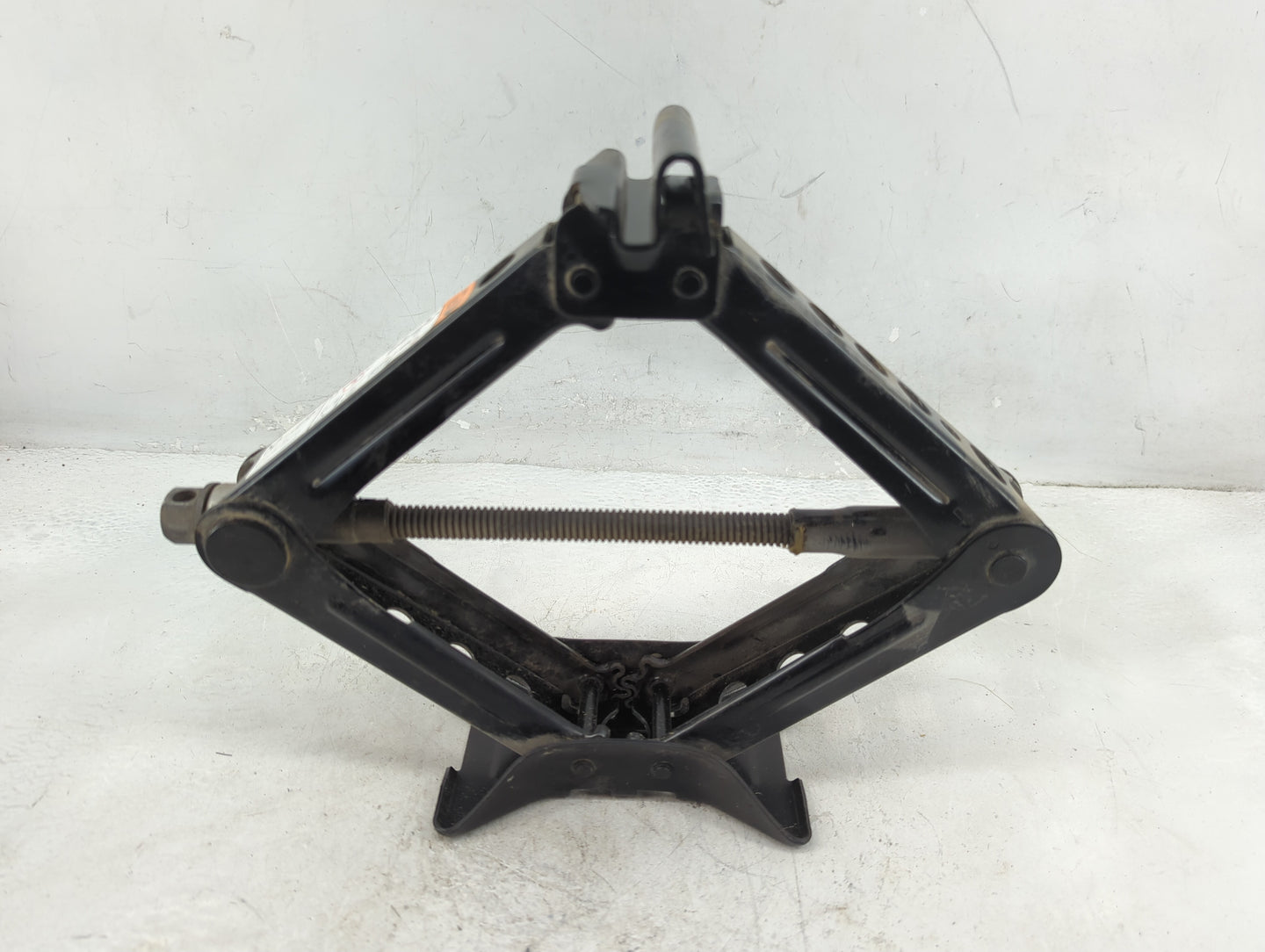 2013 Ford Focus Spare Scissor Car Jack - Oemusedautoparts1.com