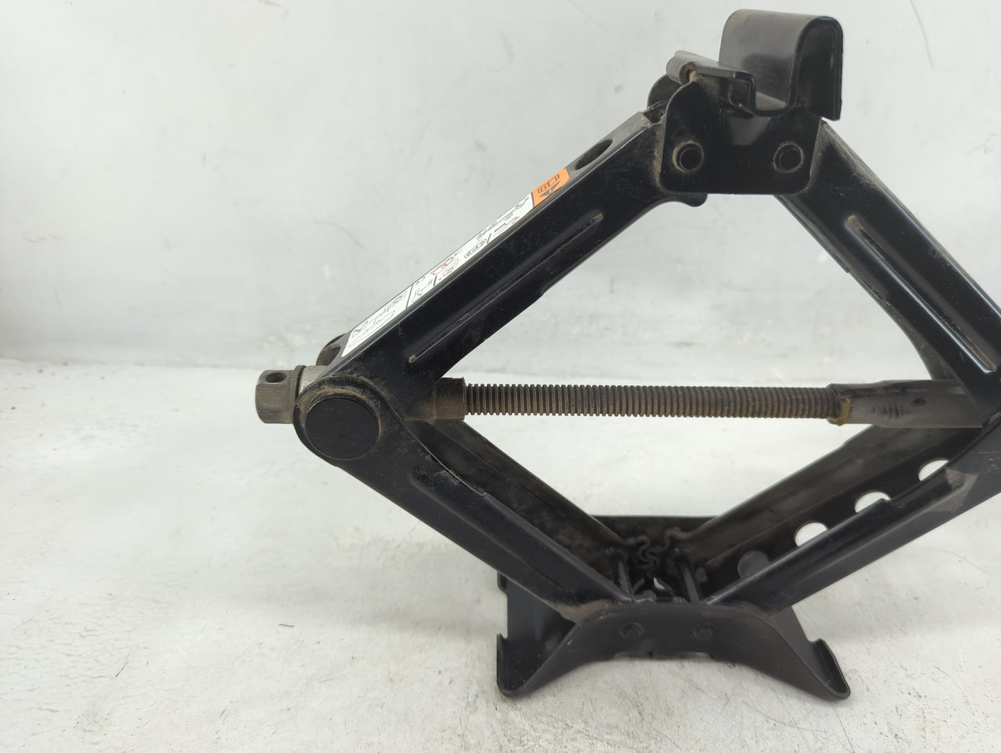 2013 Ford Focus Spare Scissor Car Jack 1396490 - Oemusedautoparts1.com