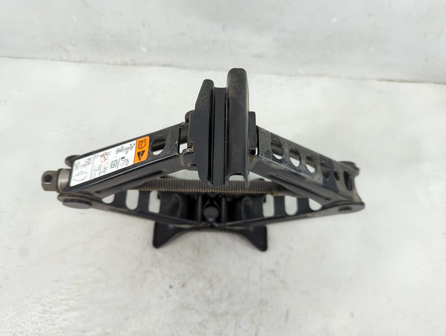 2013 Ford Focus Spare Scissor Car Jack 1396490 - Oemusedautoparts1.com