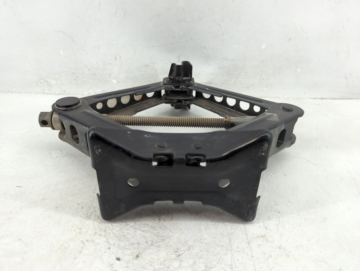 2013 Ford Focus Spare Scissor Car Jack 1396490 - Oemusedautoparts1.com