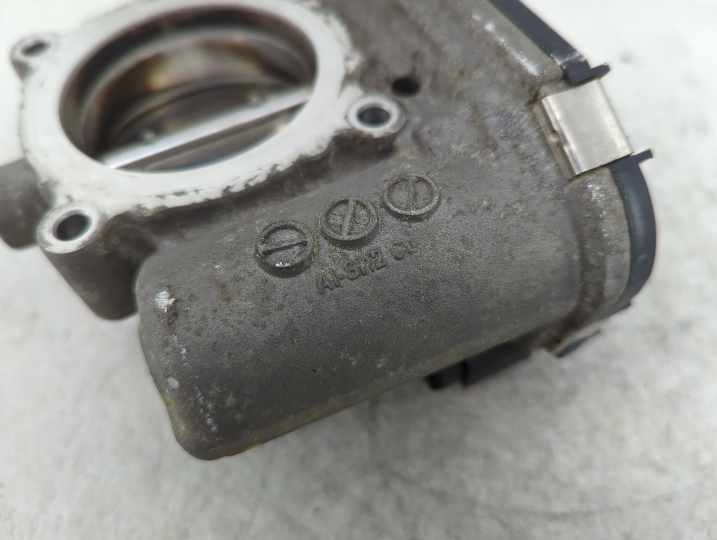 2012-2013 Ford Focus Throttle Body P/N:CM5E 9F991 AD 0 280 750 586 Fits Fits 2012 2013 2014 2015 2016 2017 OEM Used Auto Par