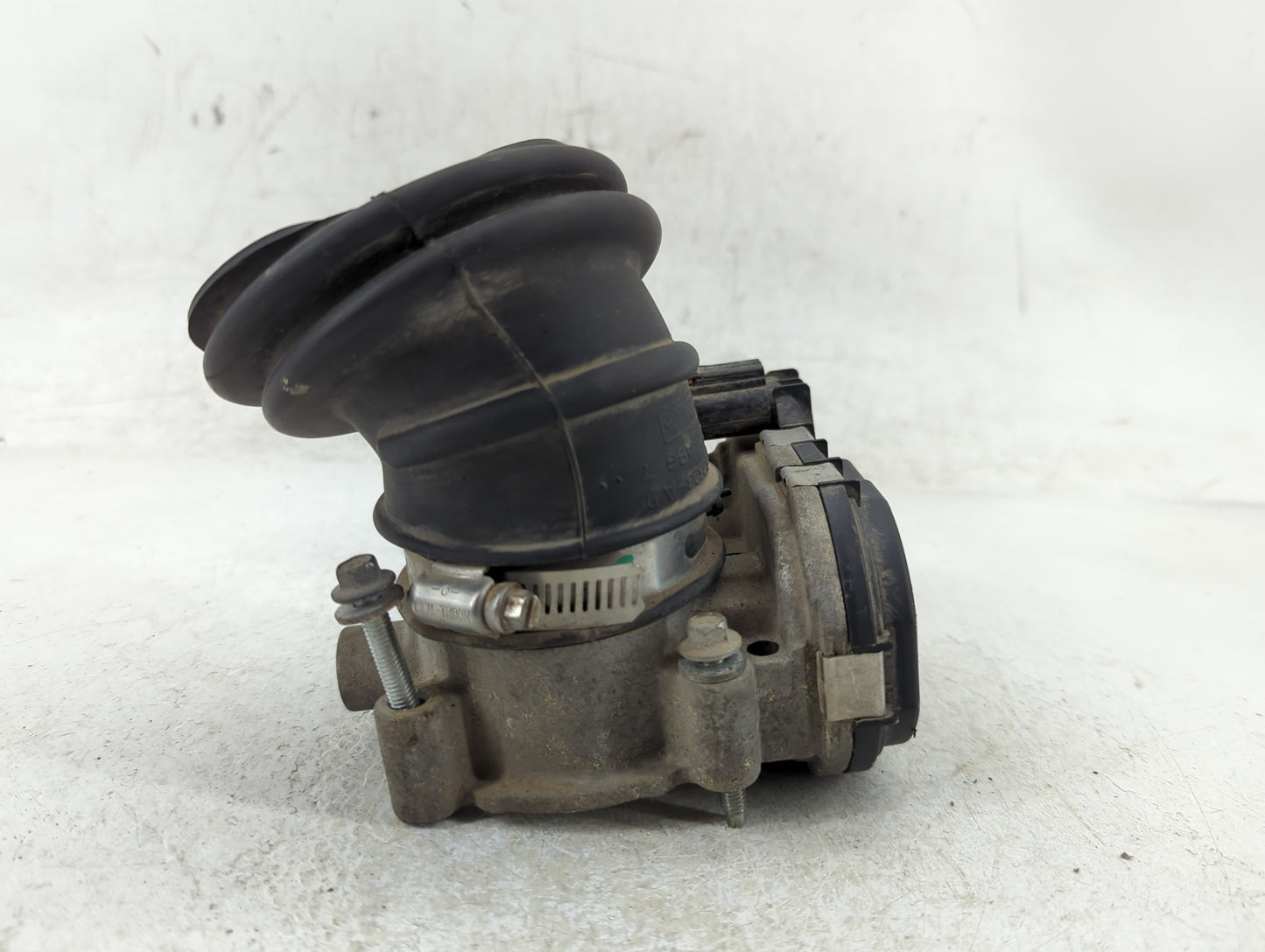 2012-2013 Ford Focus Throttle Body P/N:CM5E9F991AD Fits Fits 2012 2013 2014 2015 2016 2017 OEM Used Auto Parts - Oemusedauto