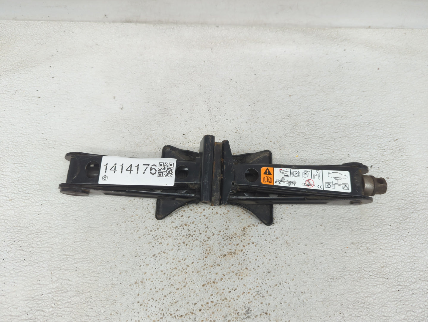 2013 Ford Focus Spare Scissor Car Jack - Oemusedautoparts1.com