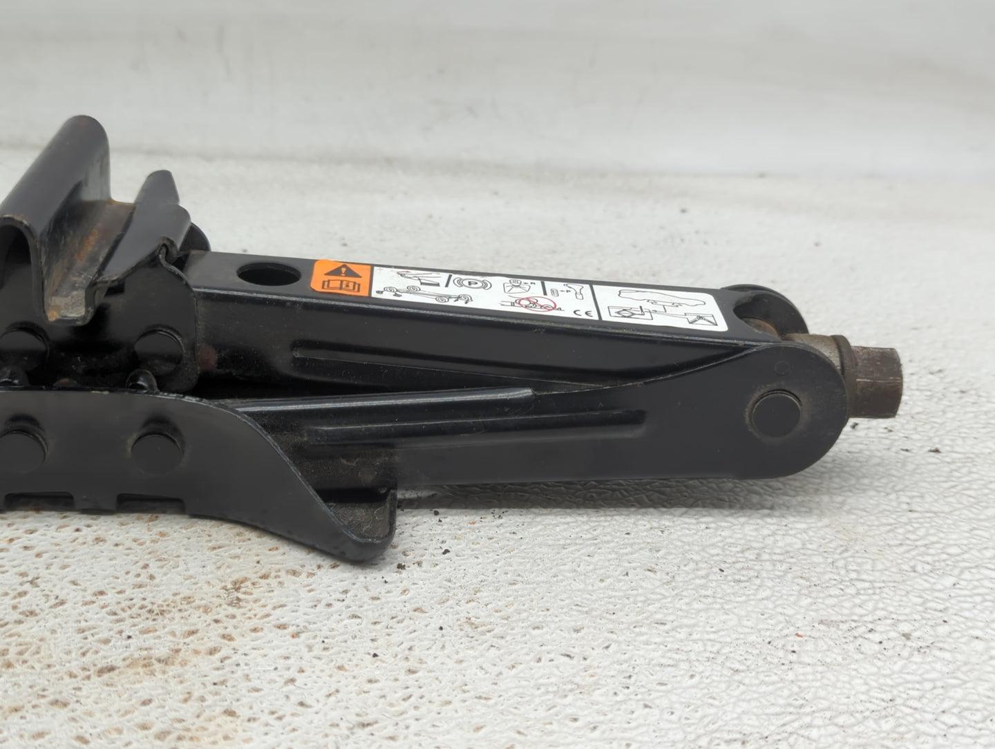 2013 Ford Focus Spare Scissor Car Jack - Oemusedautoparts1.com