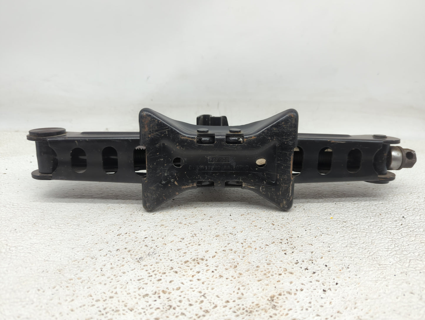 2013 Ford Focus Spare Scissor Car Jack - Oemusedautoparts1.com