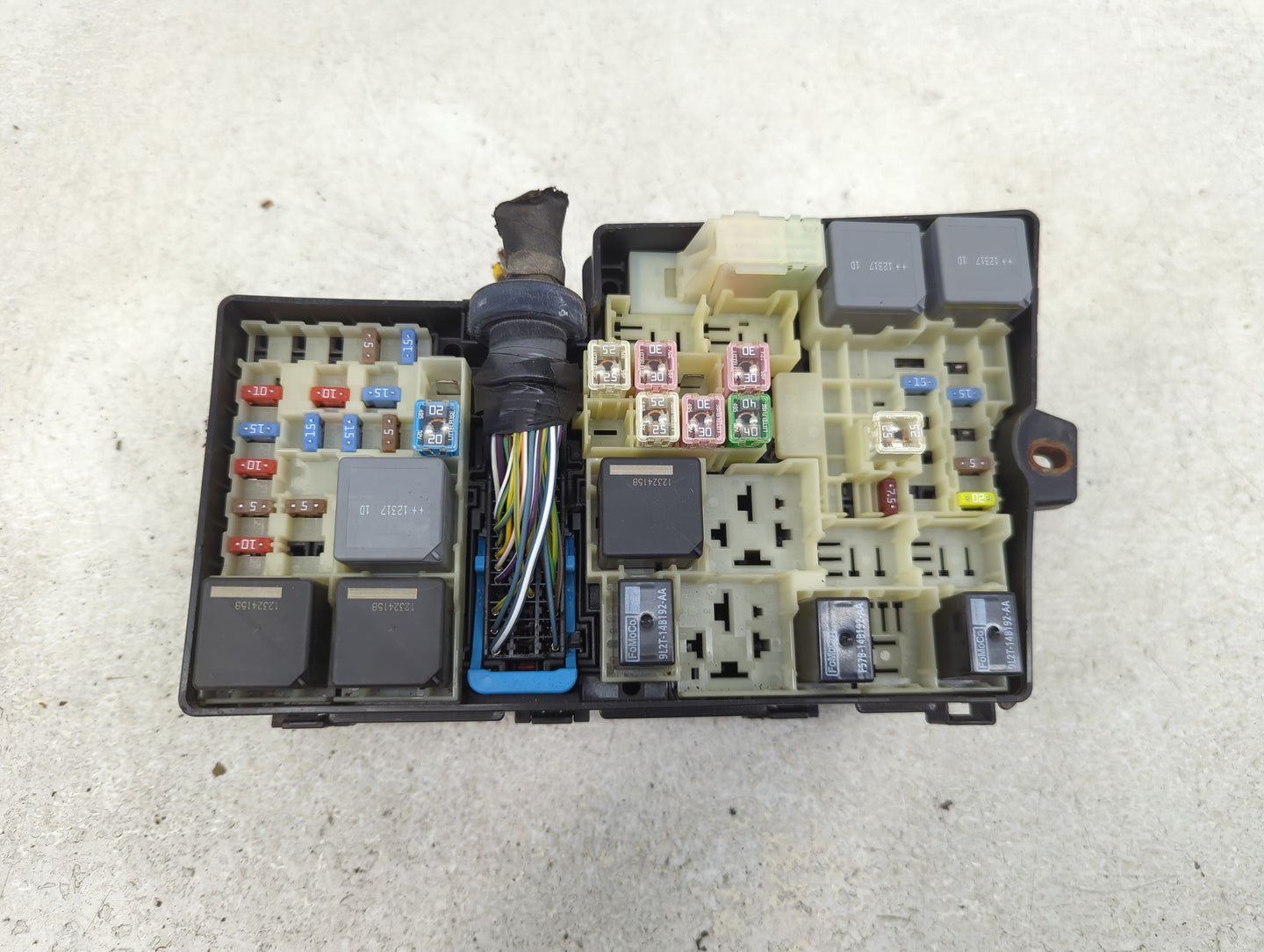 2012-2014 Ford Focus Fusebox Fuse Box Panel Relay Module P/N:AV6T-14A142-AB Fits Fits 2012 2013 2014 OEM Used Auto Parts - O