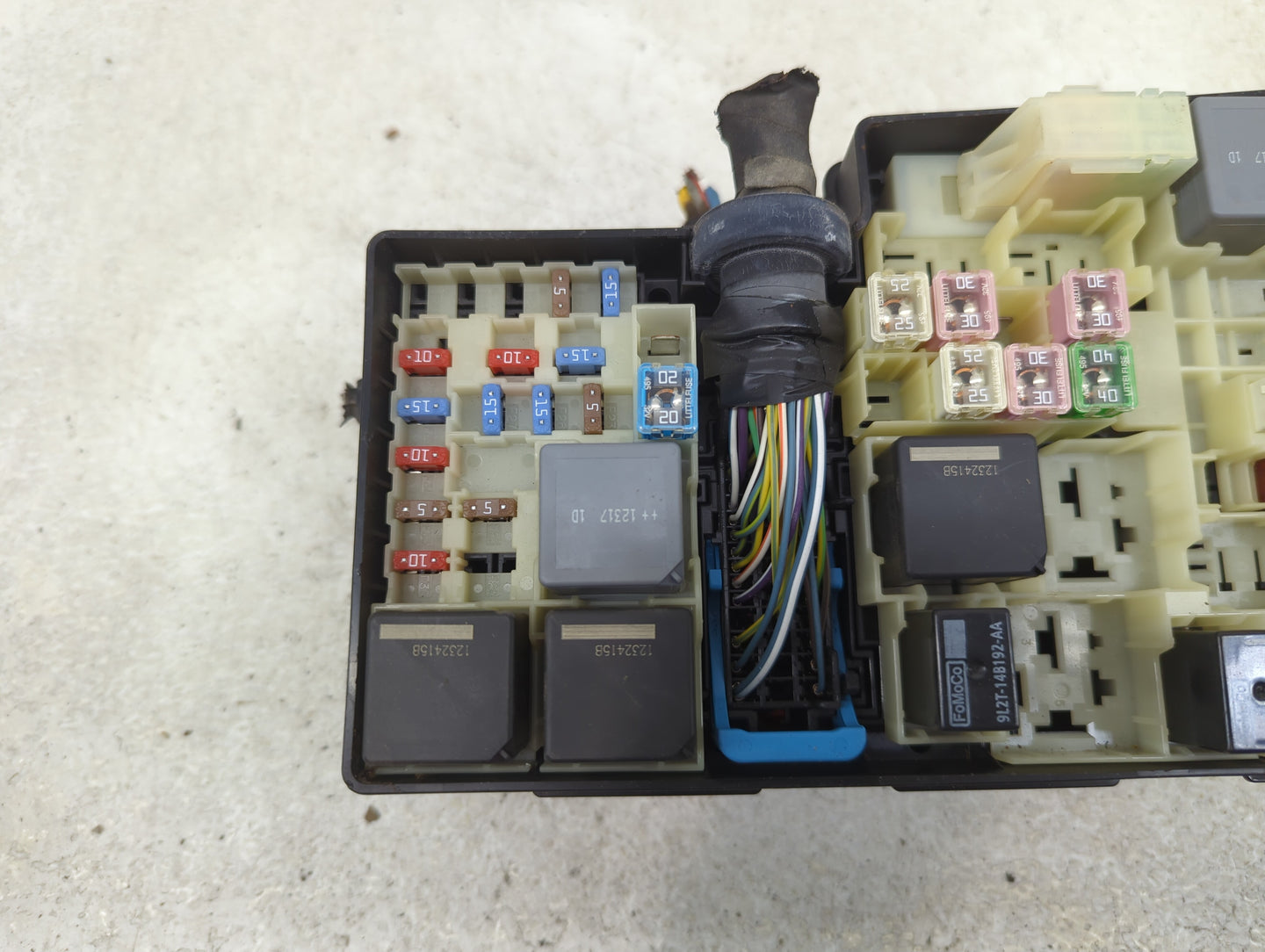 2012-2014 Ford Focus Fusebox Fuse Box Panel Relay Module P/N:AV6T-14A142-AB Fits Fits 2012 2013 2014 OEM Used Auto Parts - O
