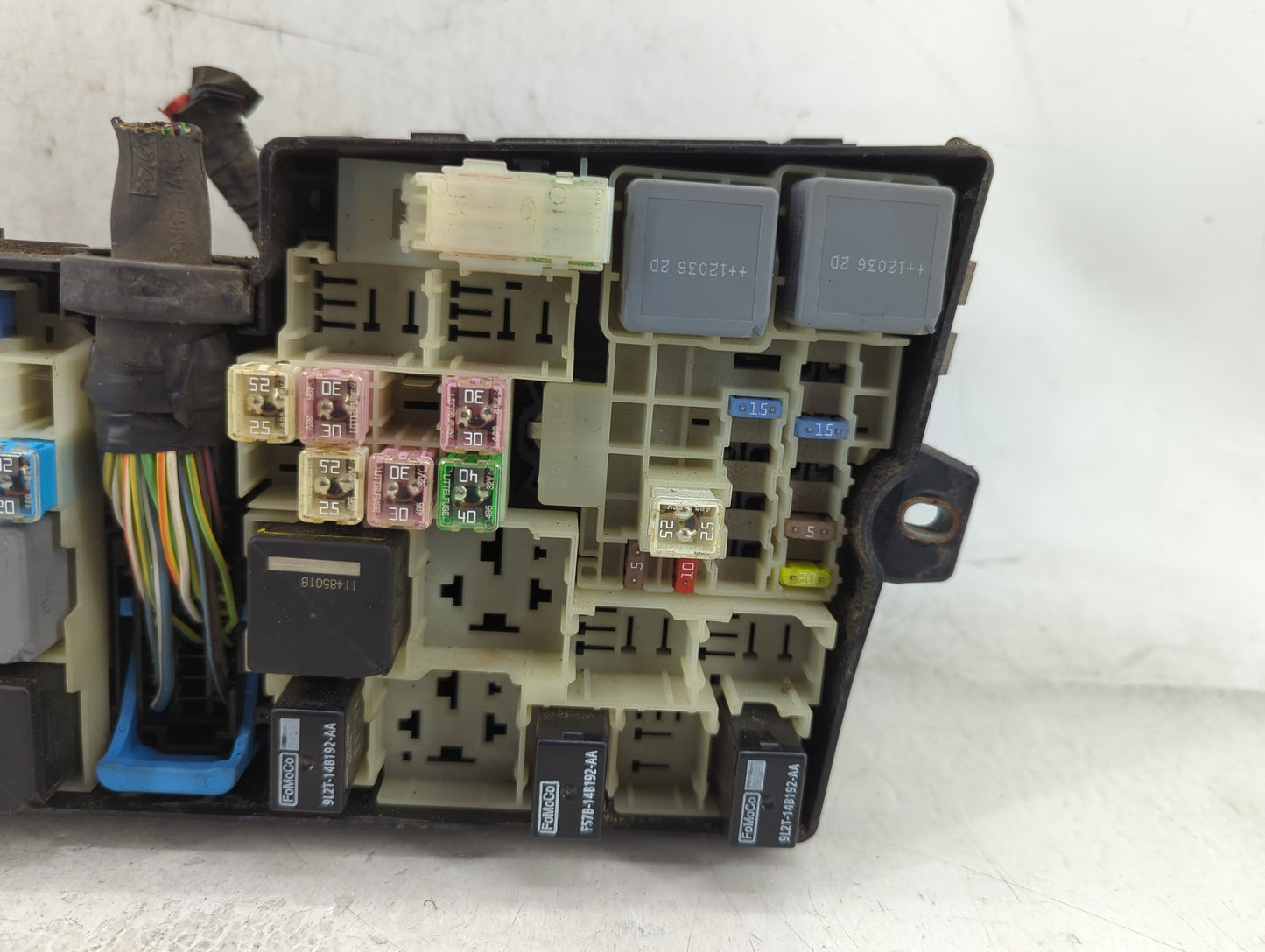 2012-2014 Ford Focus Fusebox Fuse Box Panel Relay Module P/N:AV6T-14A076-AB 19197 000 001, 21090 000 001 Fits Fits 2012 2013