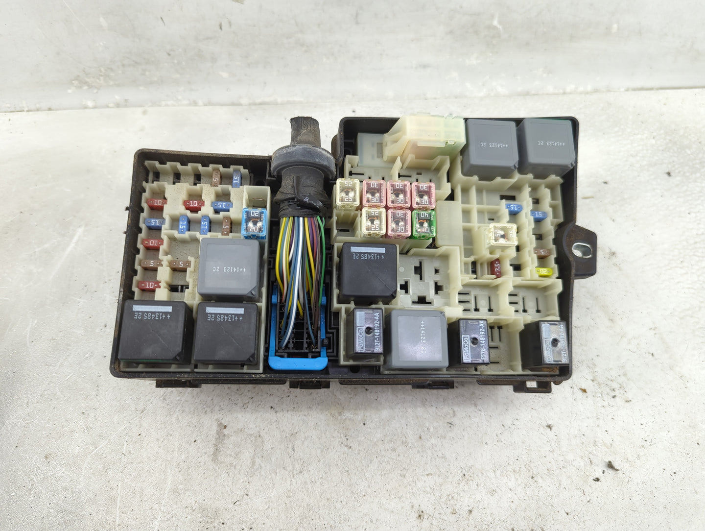 2012-2014 Ford Focus Fusebox Fuse Box Panel Relay Module P/N:AV6T-14A076-AB 19197 000 001, 21090 000 001 Fits Fits 2012 2013