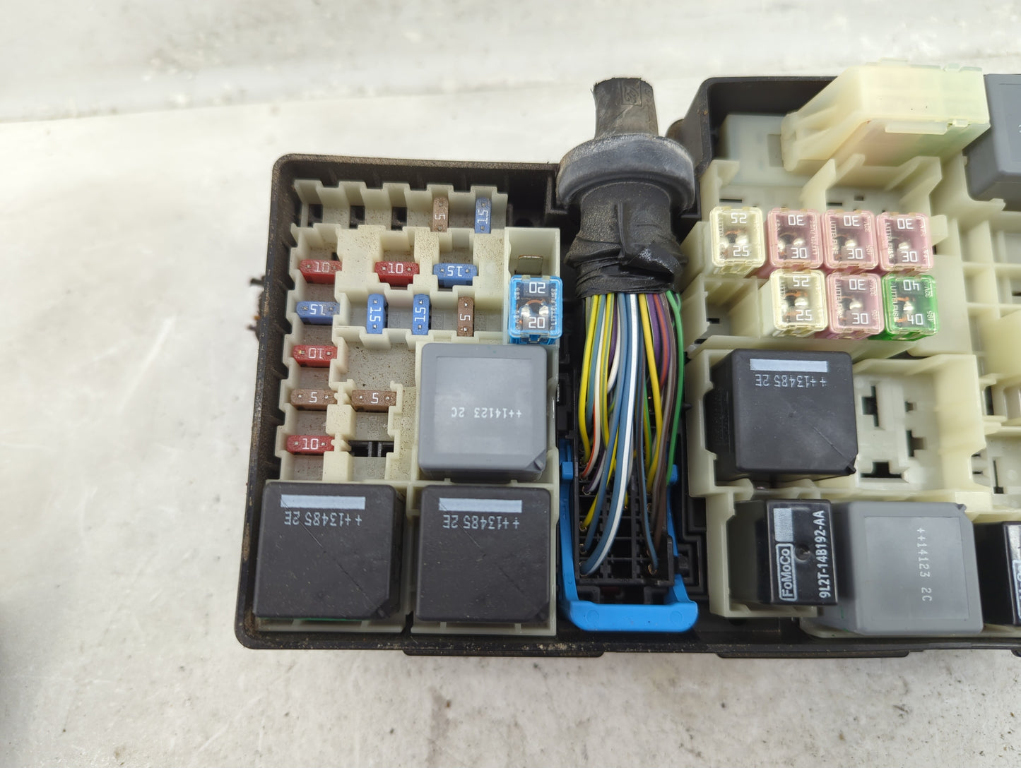 2012-2014 Ford Focus Fusebox Fuse Box Panel Relay Module P/N:AV6T-14A076-AB 19197 000 001, 21090 000 001 Fits Fits 2012 2013