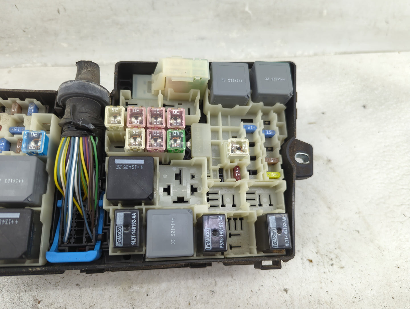 2012-2014 Ford Focus Fusebox Fuse Box Panel Relay Module P/N:AV6T-14A076-AB 19197 000 001, 21090 000 001 Fits Fits 2012 2013