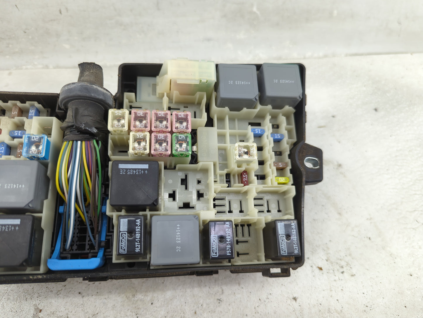 2012-2014 Ford Focus Fusebox Fuse Box Panel Relay Module P/N:AV6T-14A076-AB 19197 000 001, 21090 000 001 Fits Fits 2012 2013