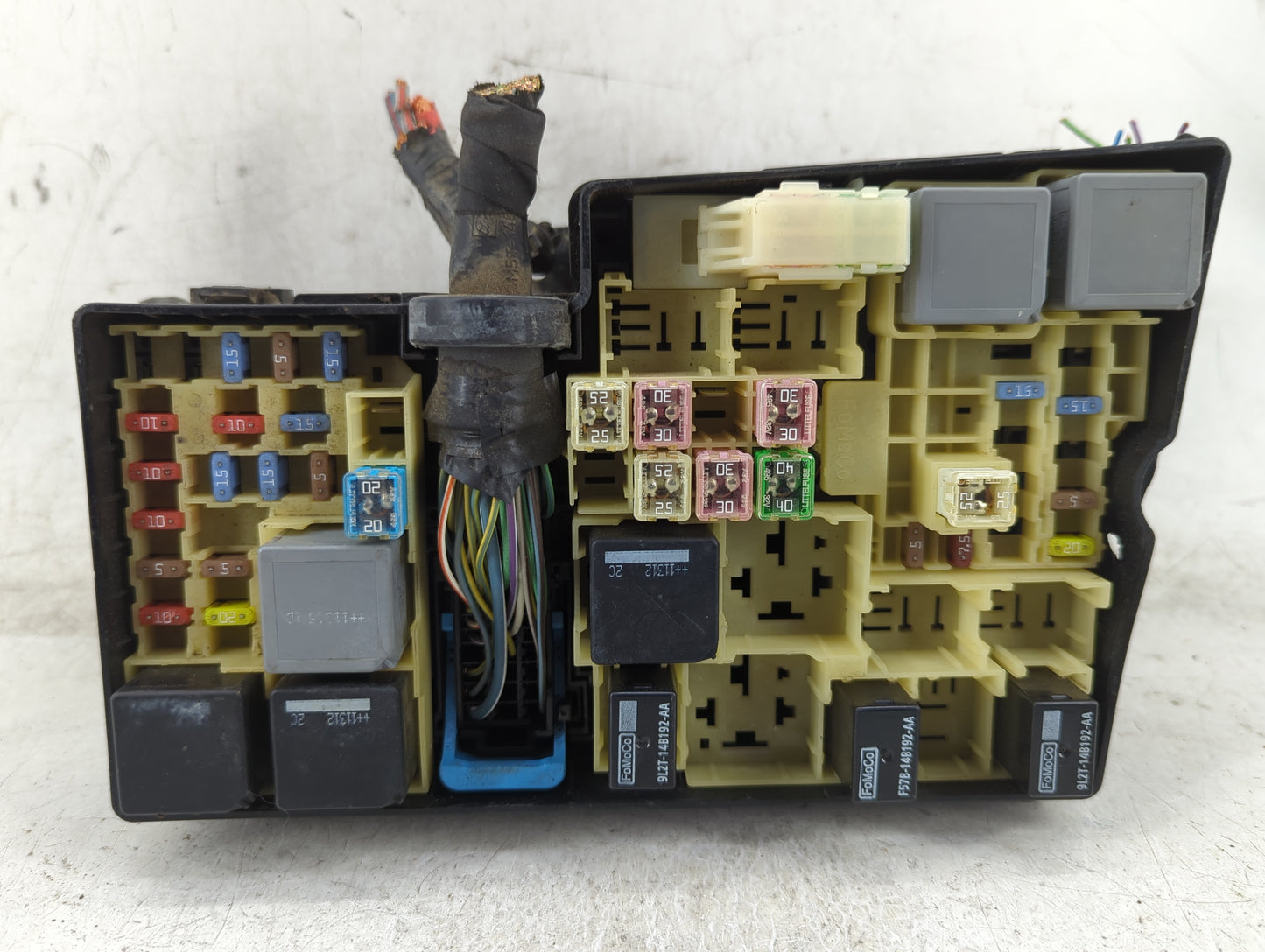 2012-2014 Ford Focus Fusebox Fuse Box Panel Relay Module P/N:AV6T-14A076-AB 19197 000 001, 21090 000 001 Fits Fits 2012 2013
