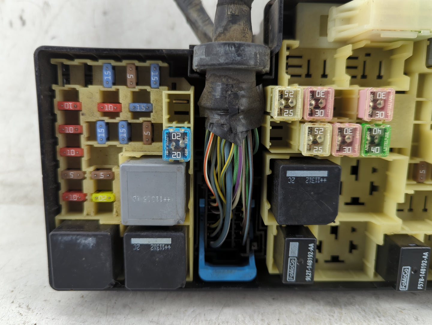 2012-2014 Ford Focus Fusebox Fuse Box Panel Relay Module P/N:AV6T-14A076-AB 19197 000 001, 21090 000 001 Fits Fits 2012 2013
