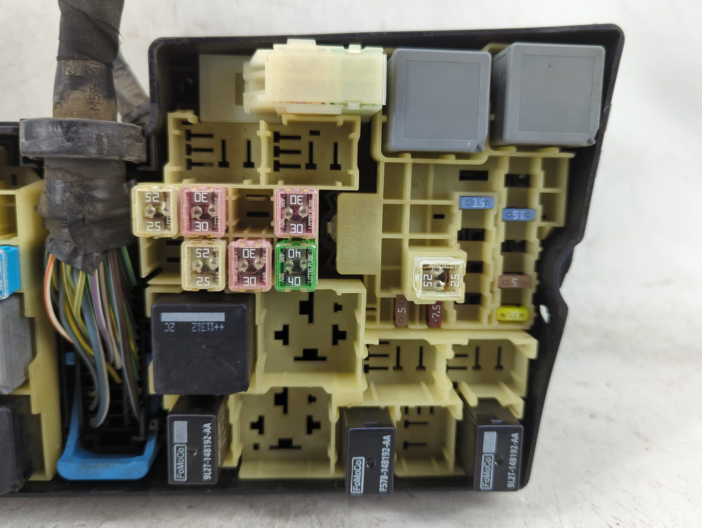 2012-2014 Ford Focus Fusebox Fuse Box Panel Relay Module P/N:AV6T-14A076-AB 19197 000 001, 21090 000 001 Fits Fits 2012 2013