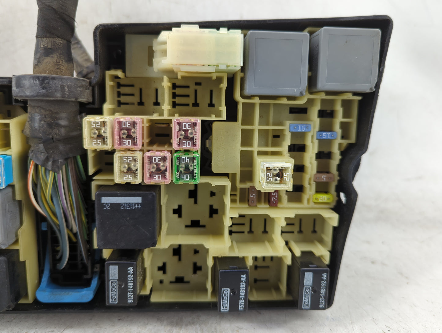 2012-2014 Ford Focus Fusebox Fuse Box Panel Relay Module P/N:AV6T-14A076-AB 19197 000 001, 21090 000 001 Fits Fits 2012 2013