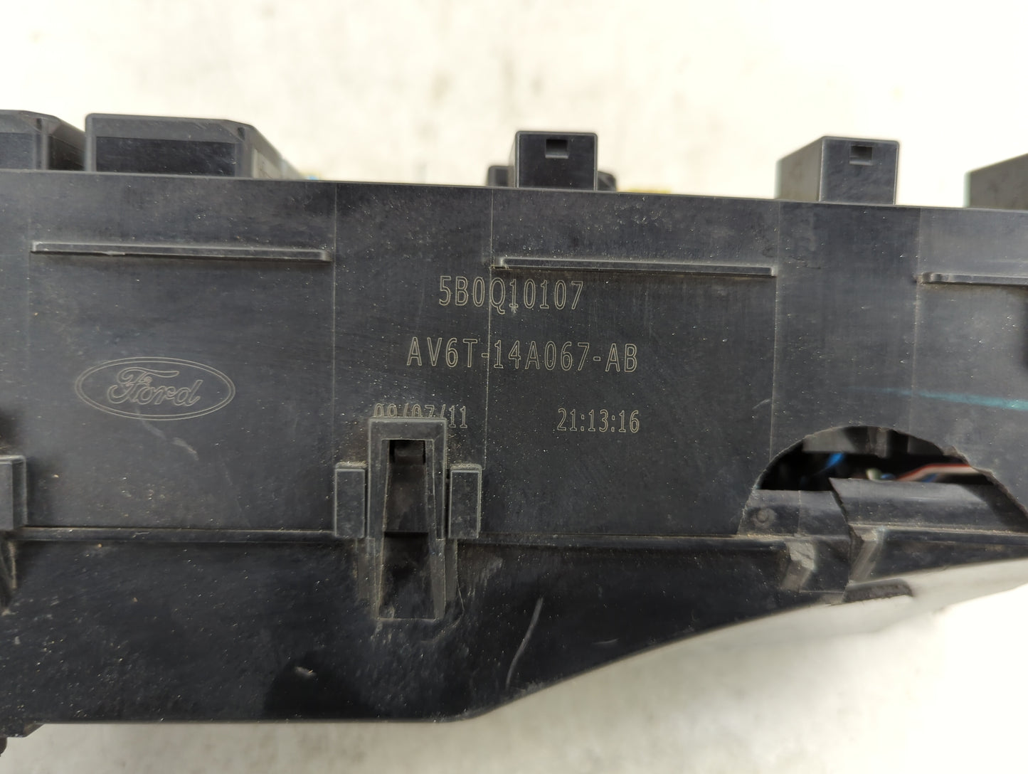 2012-2014 Ford Focus Fusebox Fuse Box Panel Relay Module P/N:AV6T-14A076-AB 19197 000 001, 21090 000 001 Fits Fits 2012 2013