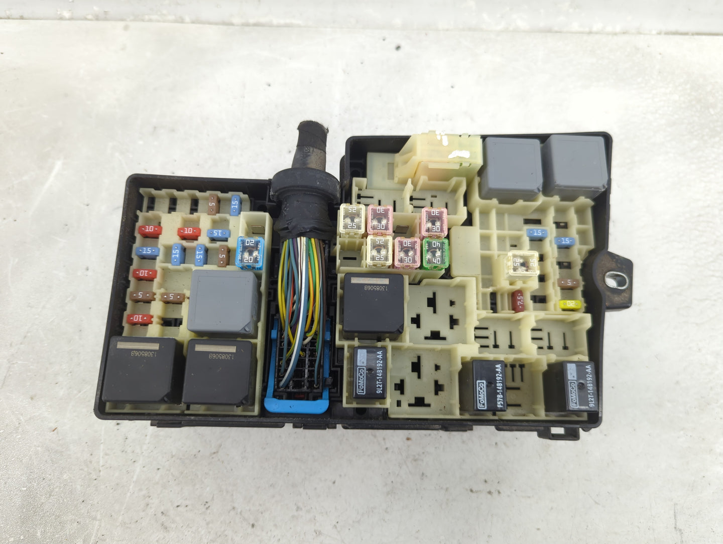 2012-2014 Ford Focus Fusebox Fuse Box Panel Relay Module P/N:AV6T-14A076-AB 19197 000 001, 21090 000 001 Fits Fits 2012 2013