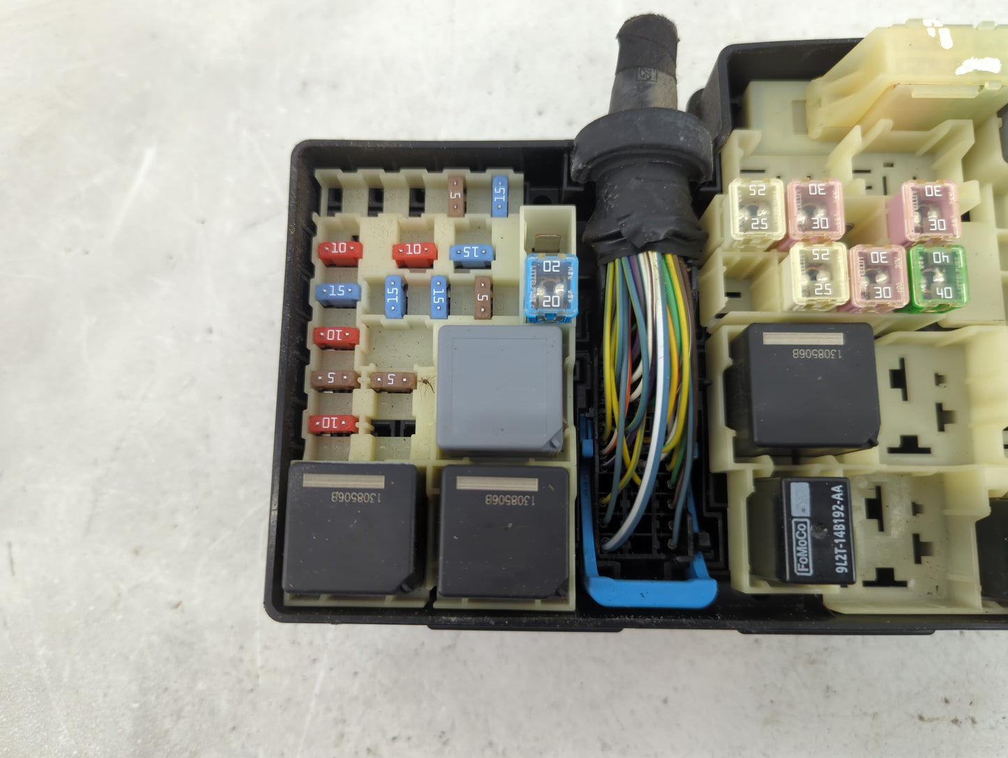 2012-2014 Ford Focus Fusebox Fuse Box Panel Relay Module P/N:AV6T-14A076-AB 19197 000 001, 21090 000 001 Fits Fits 2012 2013