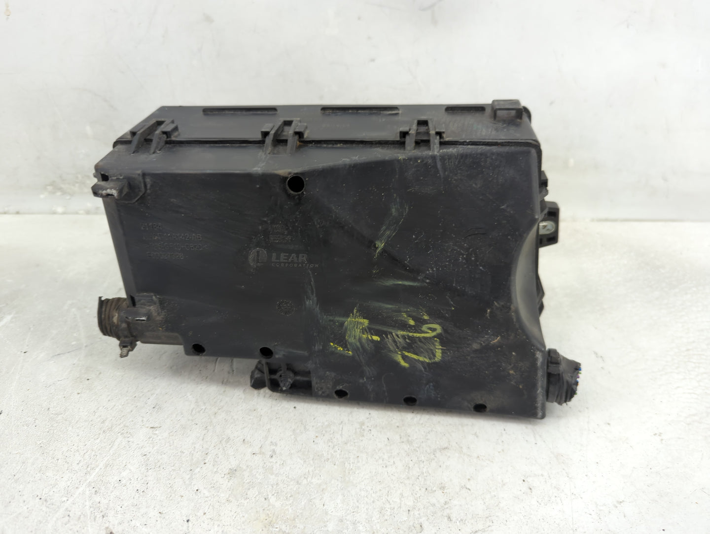 2012-2014 Ford Focus Fusebox Fuse Box Panel Relay Module P/N:AV6T-14A076-AB 19197 000 001, 21090 000 001 Fits Fits 2012 2013