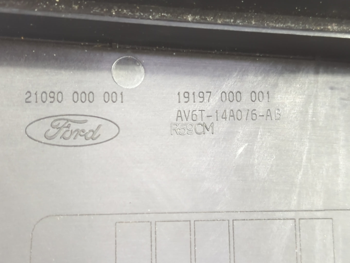 2012-2014 Ford Focus Fusebox Fuse Box Panel Relay Module P/N:AV6T-14A076-AB 19197 000 001, 21090 000 001 Fits Fits 2012 2013