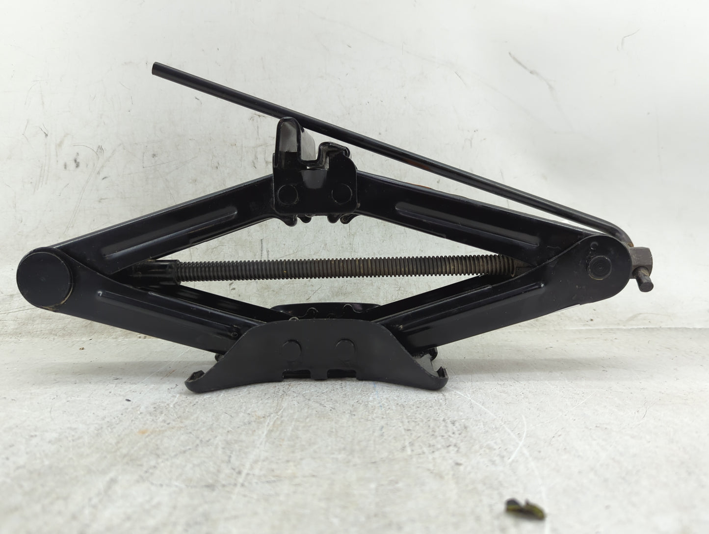 2013 Ford Focus Spare Scissor Car Jack - Oemusedautoparts1.com