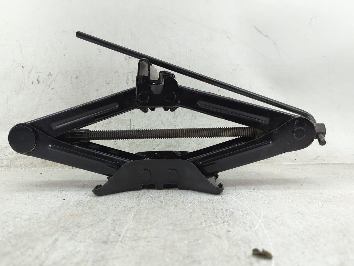 2013 Ford Focus Spare Scissor Car Jack 1431716 - Oemusedautoparts1.com