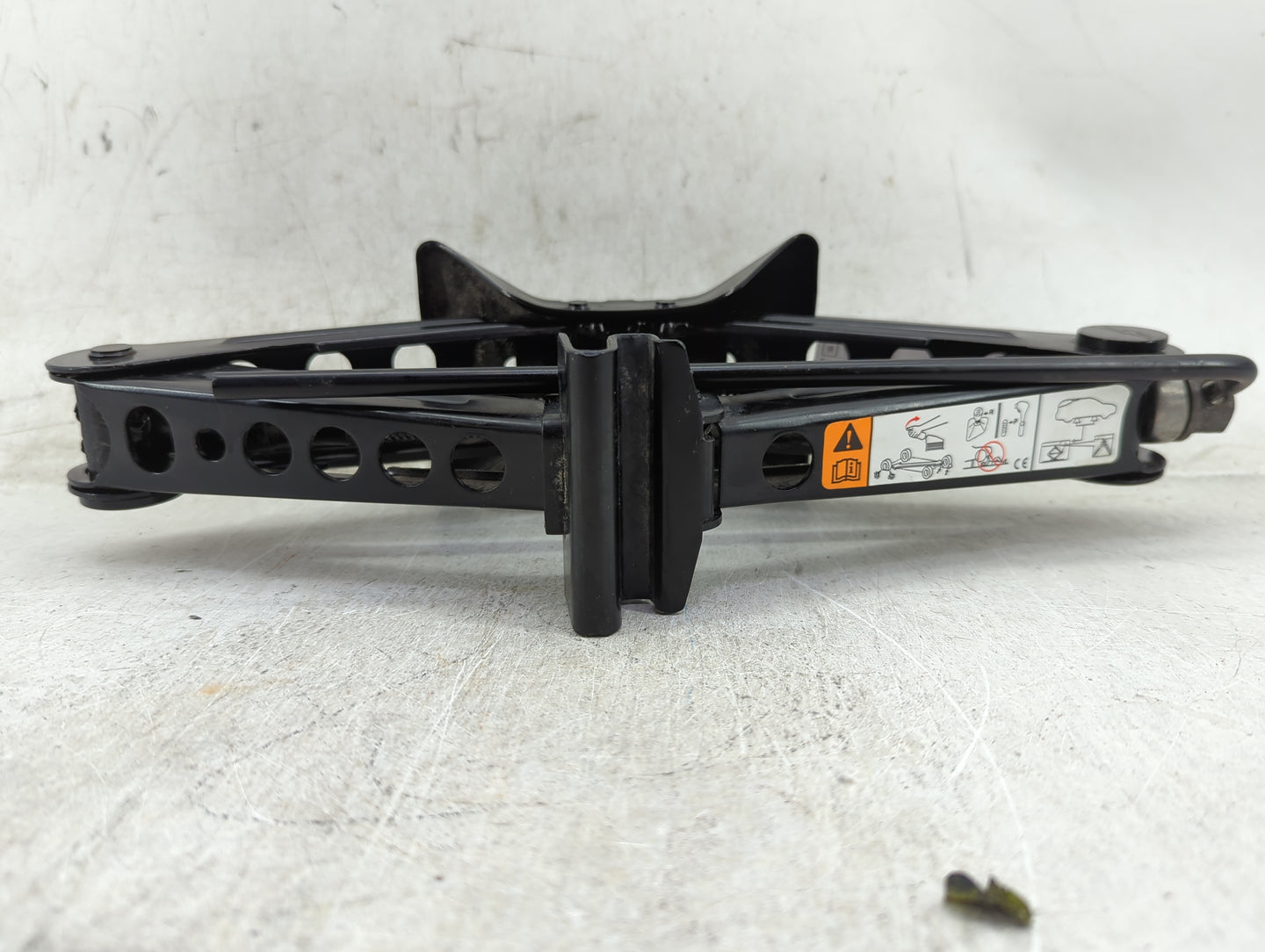2013 Ford Focus Spare Scissor Car Jack - Oemusedautoparts1.com