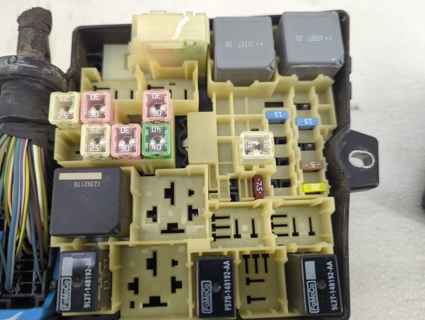 2012-2014 Ford Focus Fusebox Fuse Box Panel Relay Module P/N:AV6T-14A142-AB 9L2T-14B192-AA Fits Fits 2012 2013 2014 OEM Used