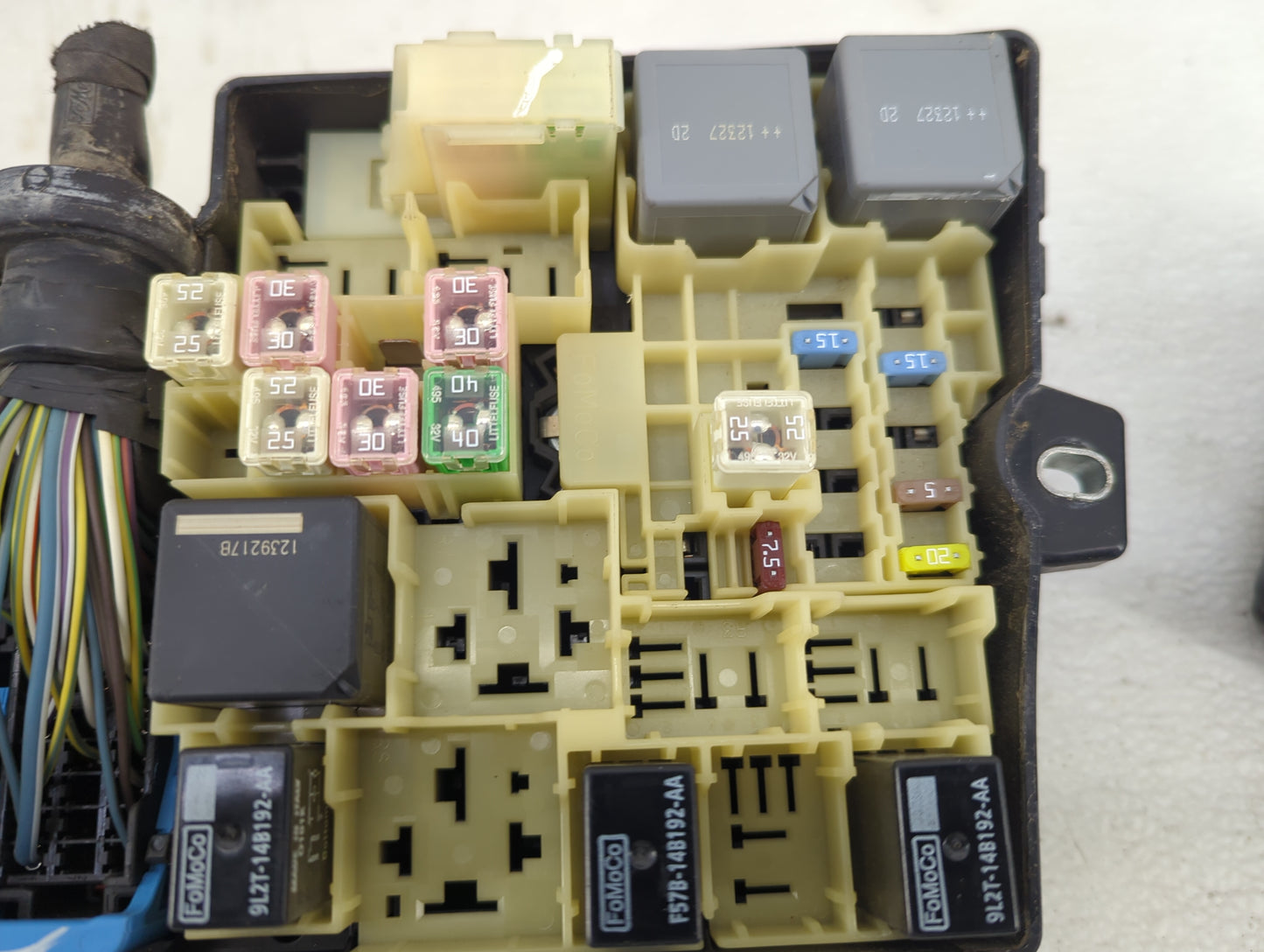 2012-2014 Ford Focus Fusebox Fuse Box Panel Relay Module P/N:AV6T-14A142-AB 9L2T-14B192-AA Fits Fits 2012 2013 2014 OEM Used