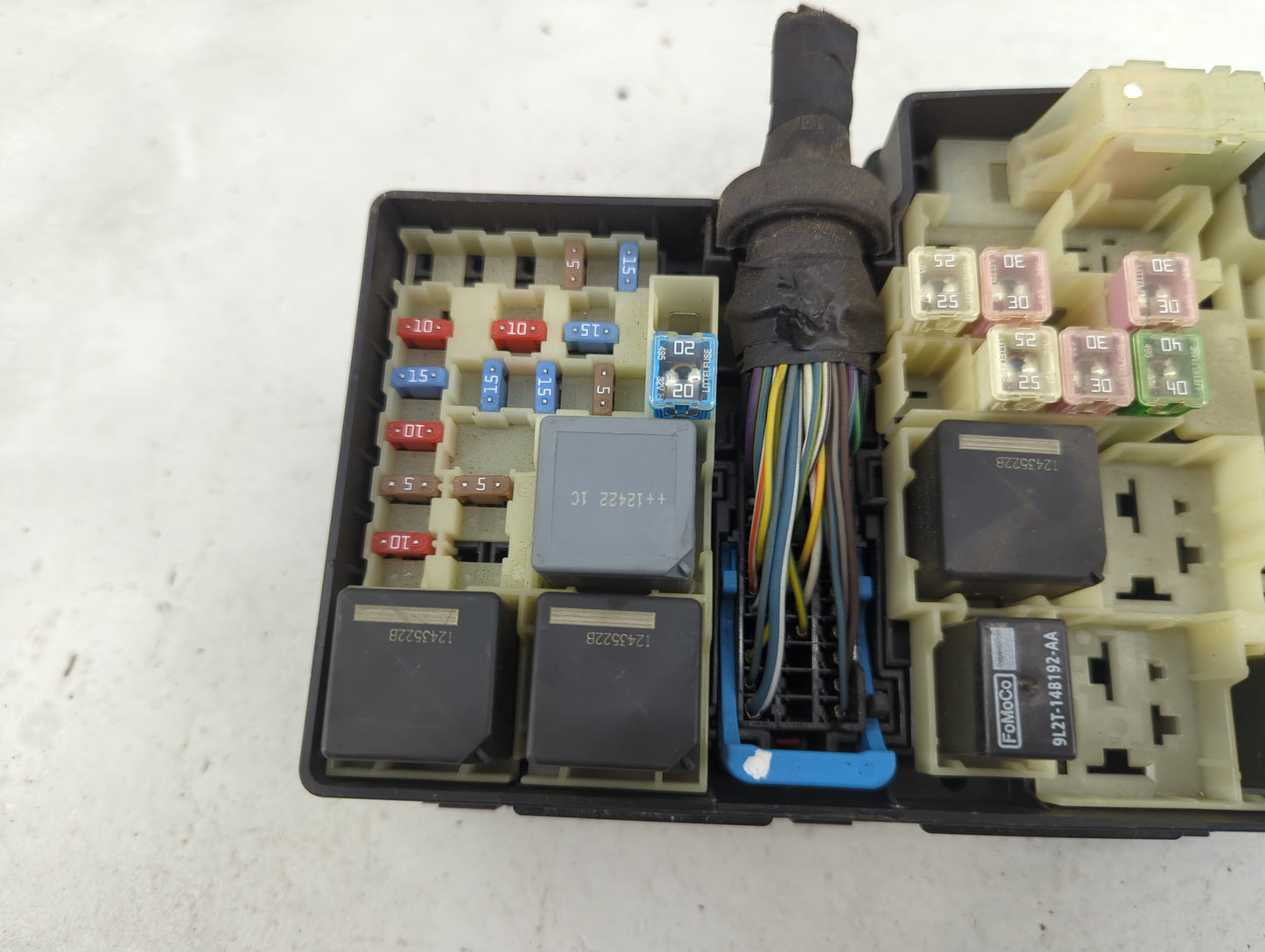 2012-2014 Ford Focus Fusebox Fuse Box Panel Relay Module P/N:AV6T-14A067-AC 9L2T-14B192-AA Fits Fits 2012 2013 2014 OEM Used