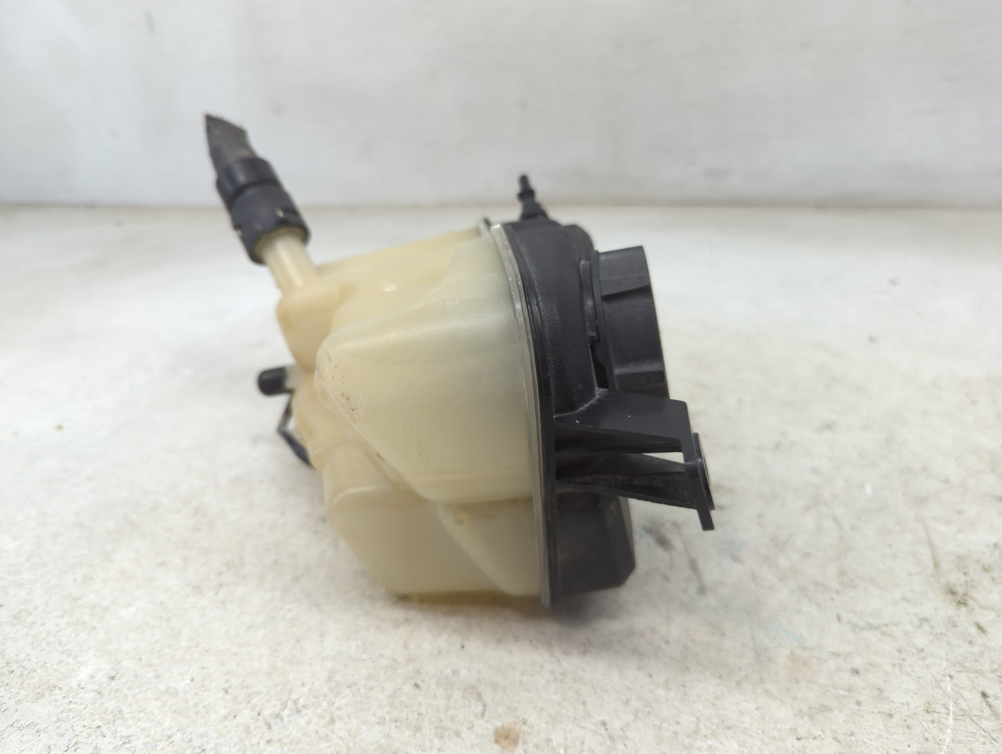 2012-2018 Ford Focus Radiator Coolant Overflow Expansion Tank Bottle 1465827 - Oemusedautoparts1.com