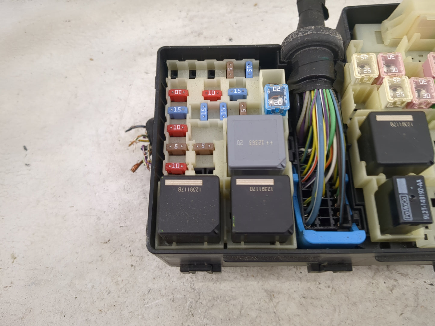 2012-2014 Ford Focus Fusebox Fuse Box Panel Relay Module P/N:AV6T-14A067-AC 5B0Q10107 Fits Fits 2012 2013 2014 OEM Used Auto