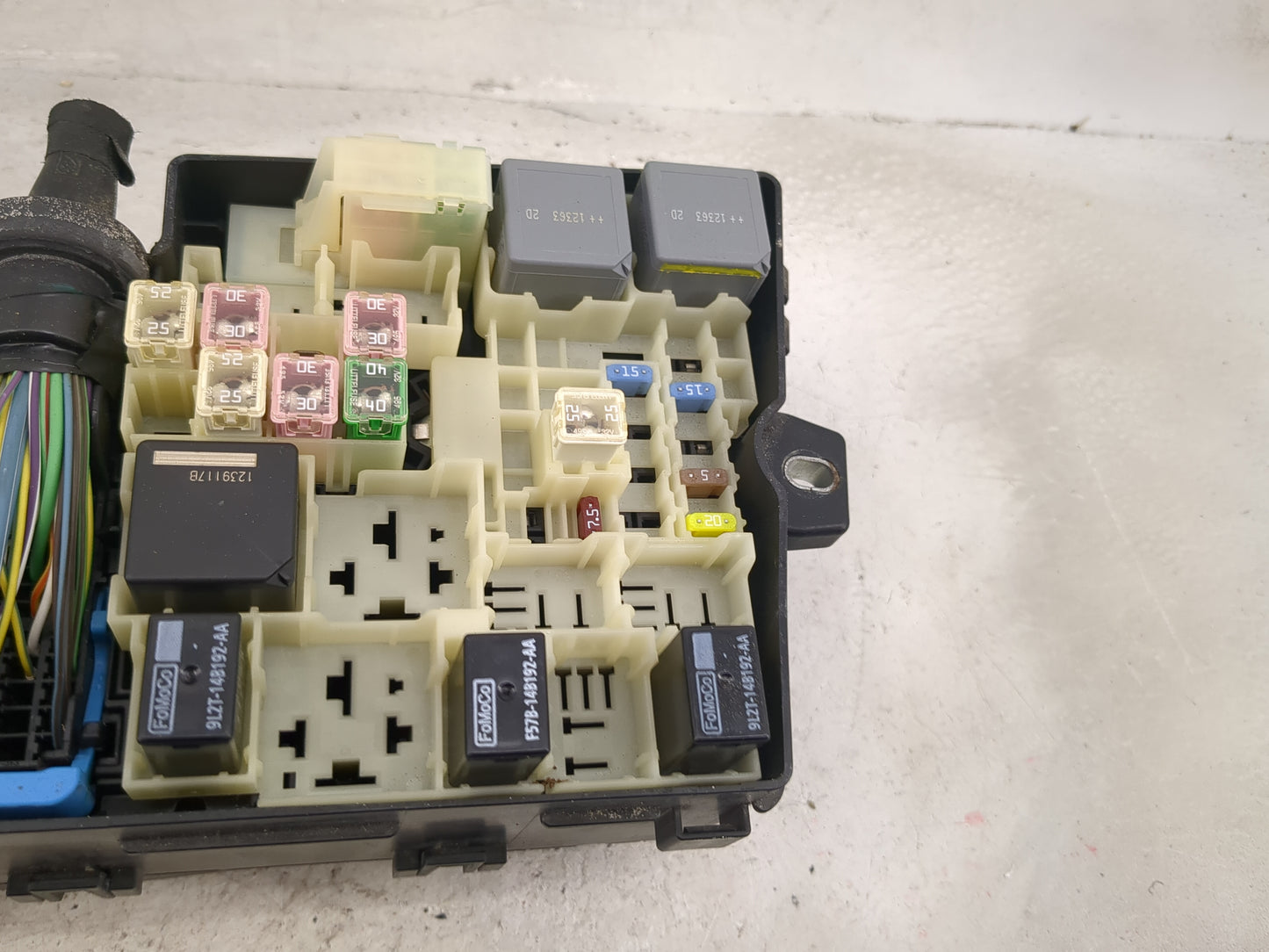 2012-2014 Ford Focus Fusebox Fuse Box Panel Relay Module P/N:AV6T-14A067-AC 5B0Q10107 Fits Fits 2012 2013 2014 OEM Used Auto