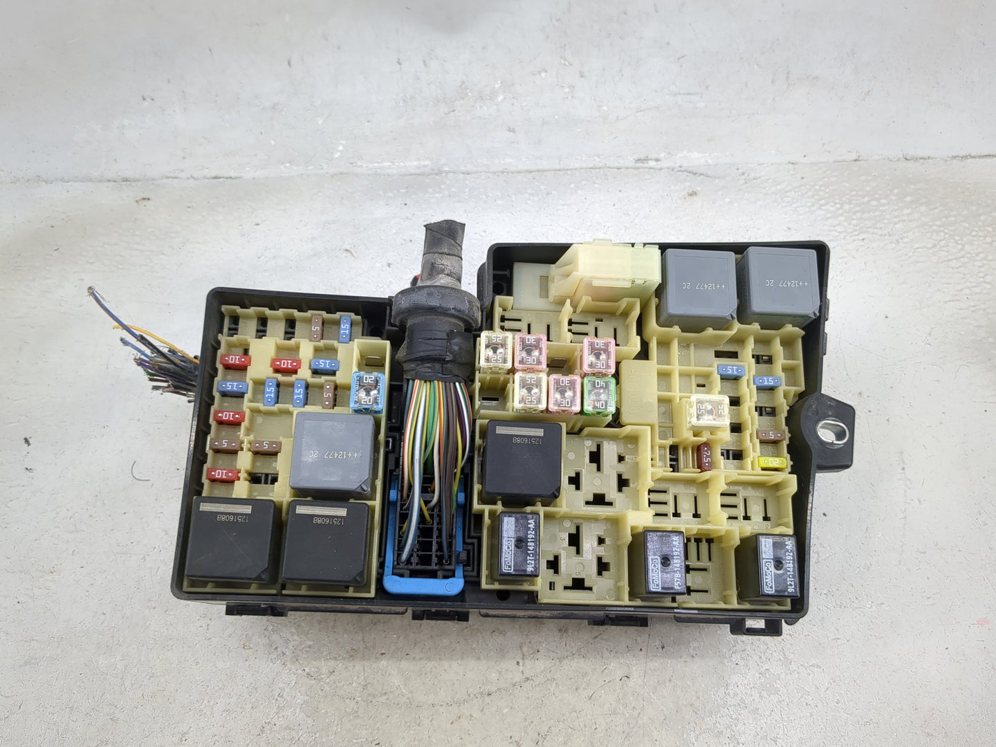 2012-2014 Ford Focus Fusebox Fuse Box Panel Relay Module P/N:AV6T-14A142-AB Fits Fits 2012 2013 2014 OEM Used Auto Parts - O