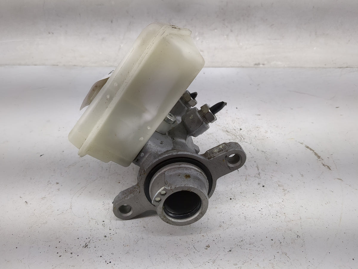 2012-2018 Ford Focus Brake Master Cylinder 1497044 - Oemusedautoparts1.com