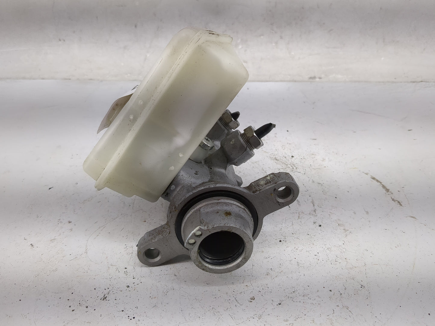 2012-2018 Ford Focus Brake Master Cylinder 1497044 - Oemusedautoparts1.com