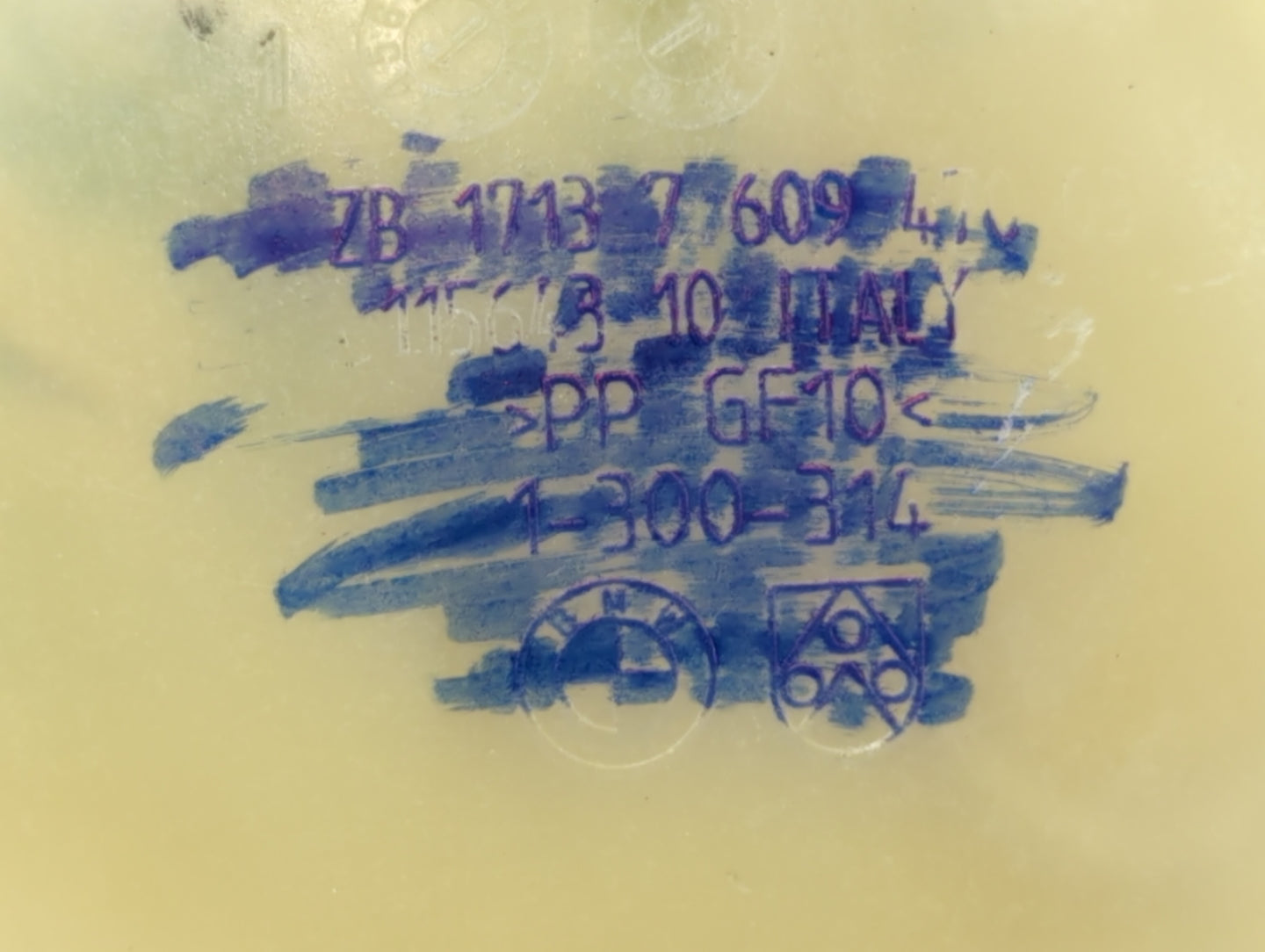 2012-2018 Ford Focus Radiator Coolant Overflow Expansion Tank Bottle 459873 - Oemusedautoparts1.com