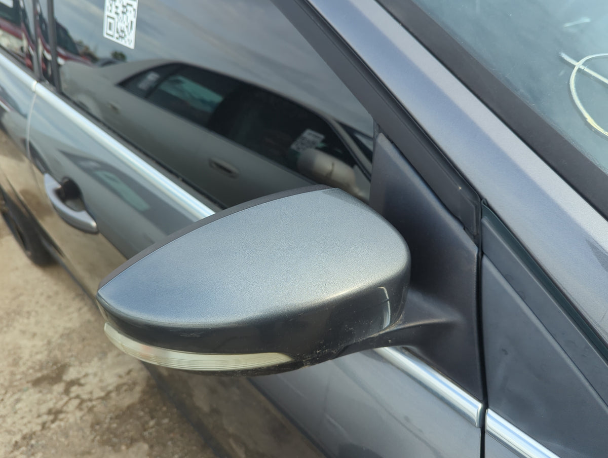 2012-2014 Ford Focus Passenger Side View Mirror - Right Door Mirror OEM Used - Oemusedautoparts1.com