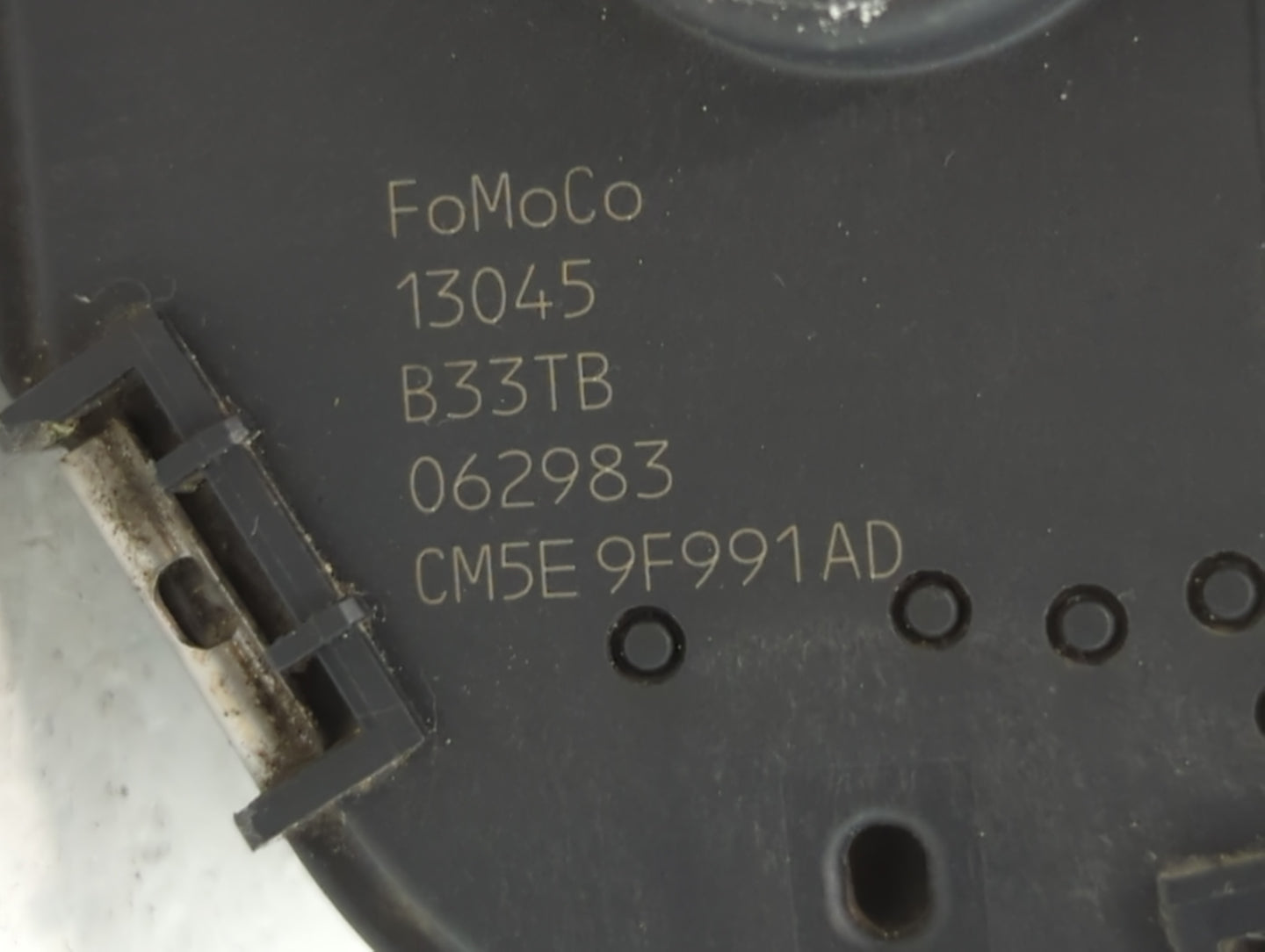 2012-2013 Ford Focus Throttle Body P/N:CM5E-9F991-AD Fits Fits 2012 2013 2014 2015 2016 2017 OEM Used Auto Parts - Oemusedau