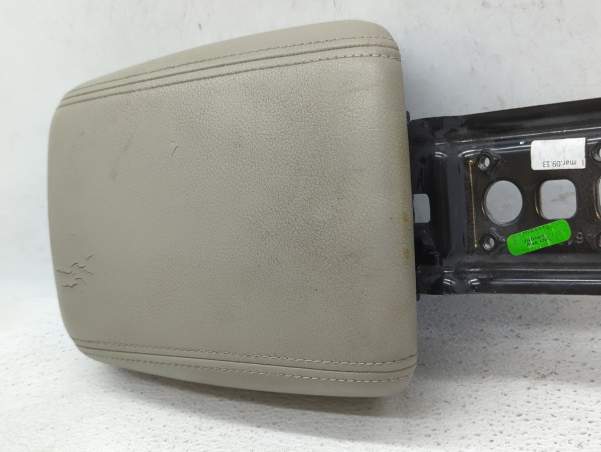 2012-2014 Ford Focus Center Console Armrest Cover Lid 513404 - Oemusedautoparts1.com