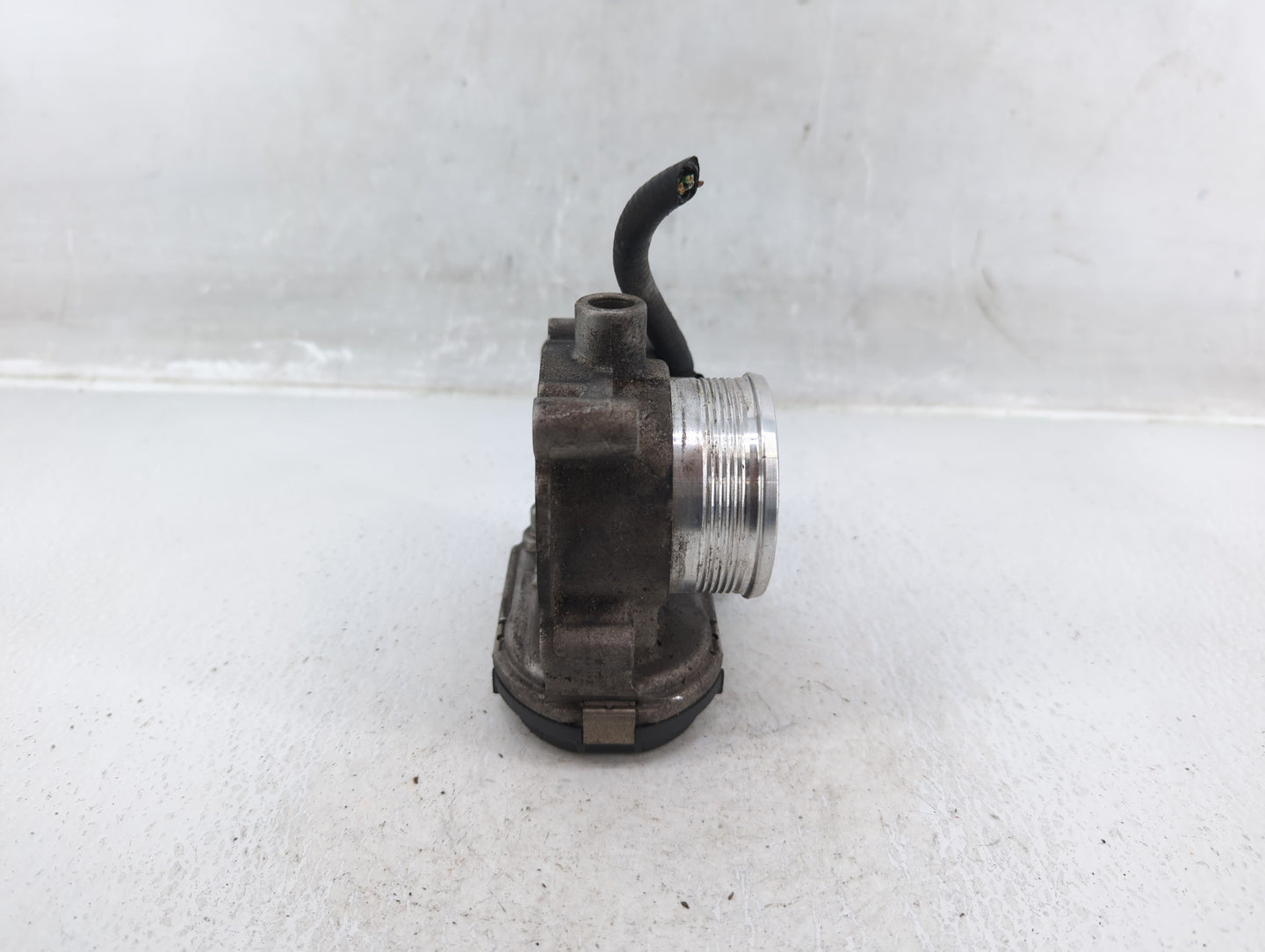2012-2013 Ford Focus Throttle Body P/N:CM5E 9F991AD Fits Fits 2012 2013 2014 2015 2016 2017 OEM Used Auto Parts - Oemusedaut