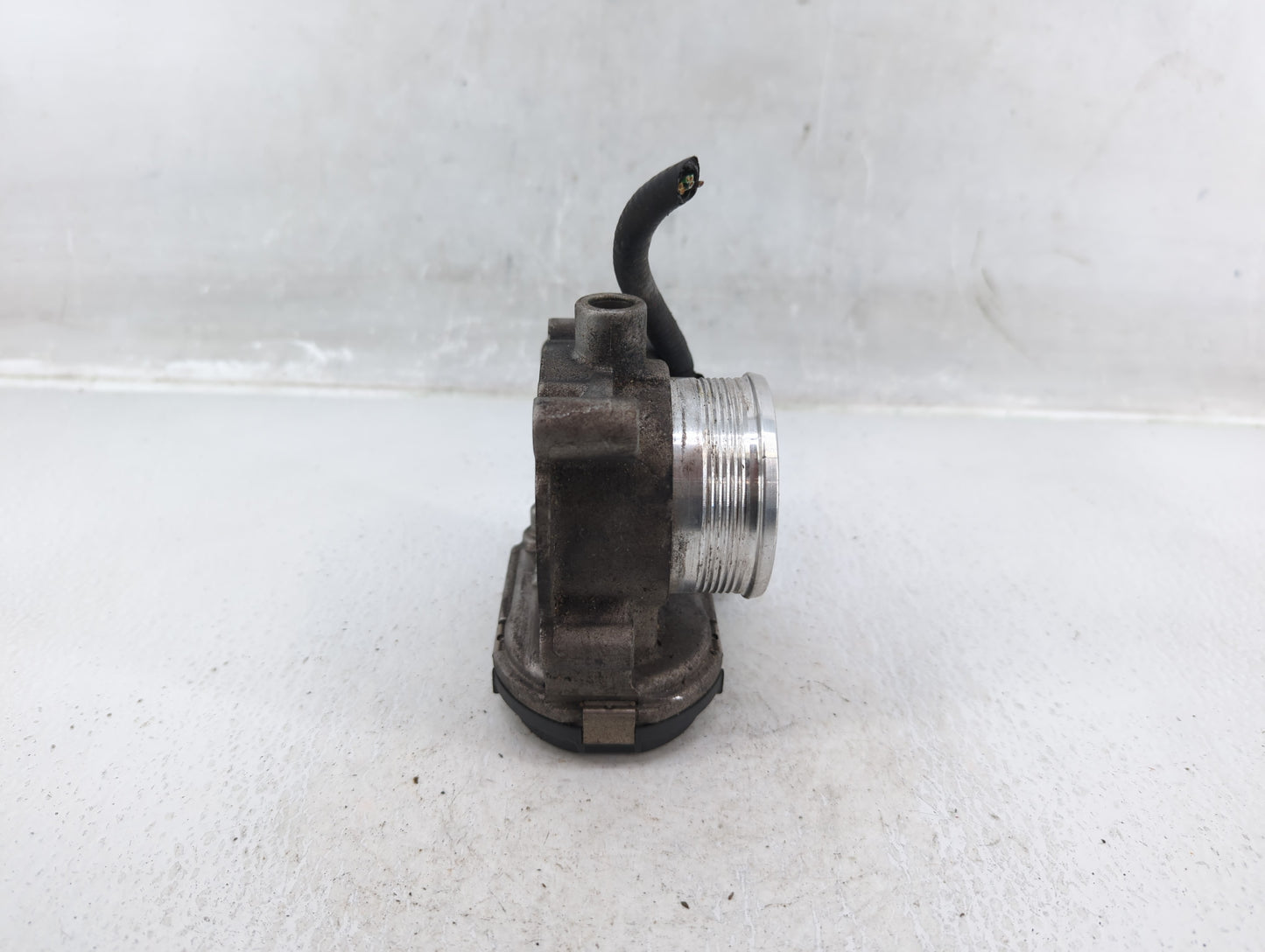 2012-2013 Ford Focus Throttle Body P/N:CM5E 9F991AD Fits Fits 2012 2013 2014 2015 2016 2017 OEM Used Auto Parts - Oemusedaut