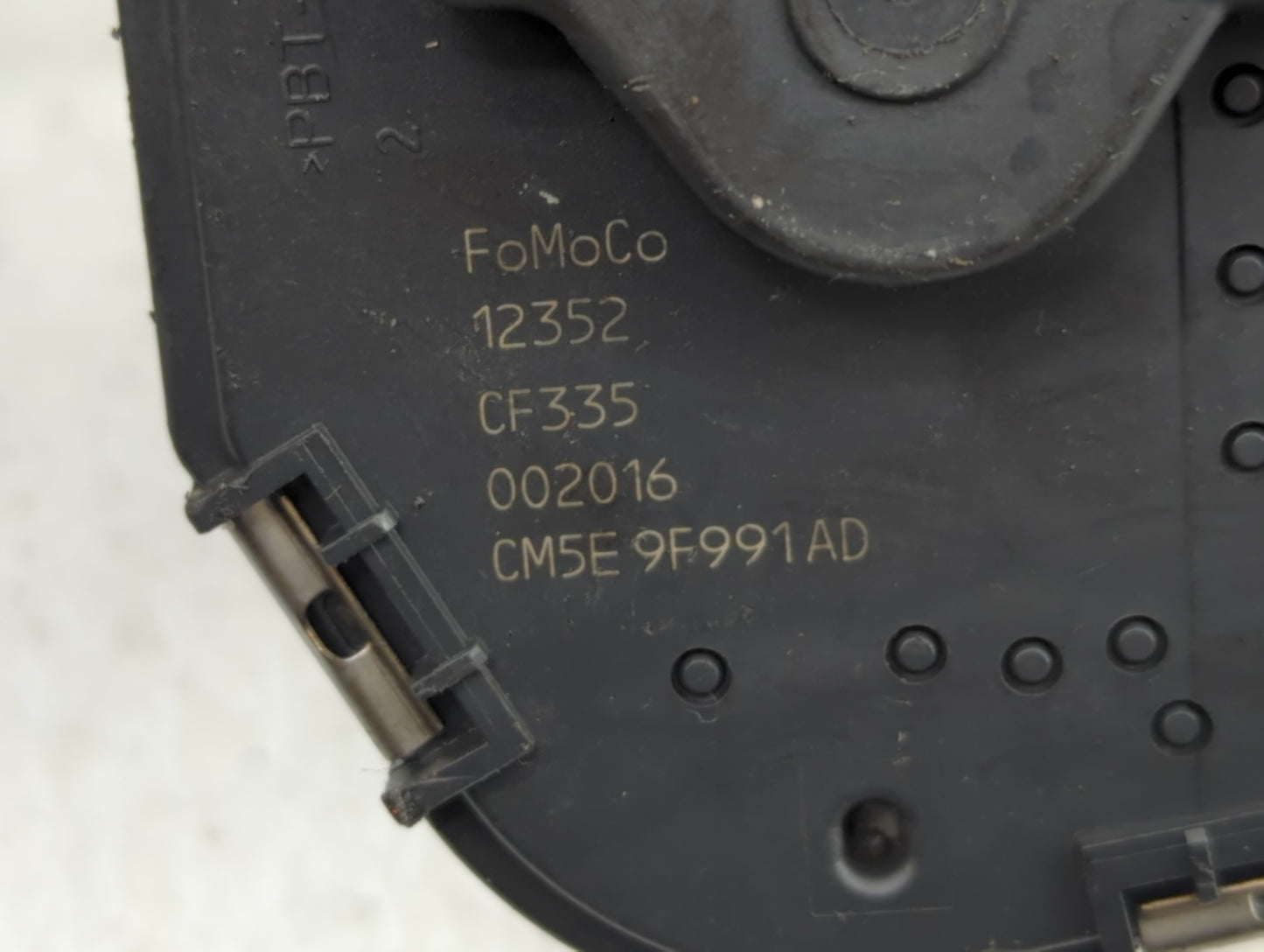 2012-2013 Ford Focus Throttle Body P/N:CM5E 9F991AD Fits Fits 2012 2013 2014 2015 2016 2017 OEM Used Auto Parts - Oemusedaut