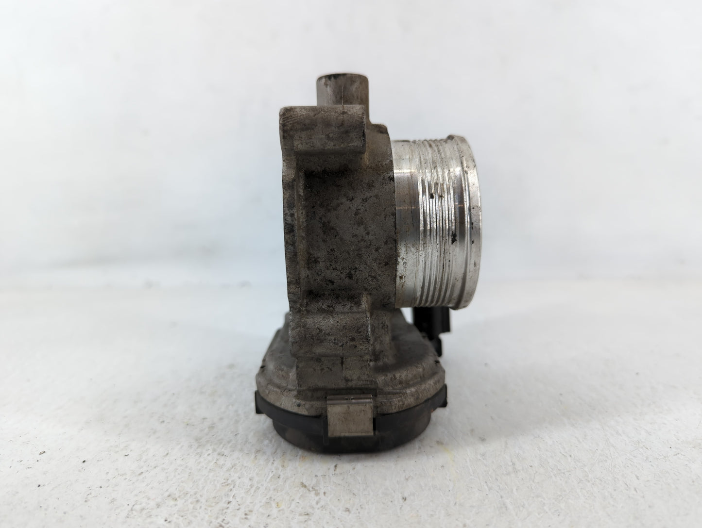 2012-2013 Ford Focus Throttle Body P/N:CM5E 9F991 AD Fits Fits 2012 2013 2014 2015 2016 2017 OEM Used Auto Parts - Oemusedau