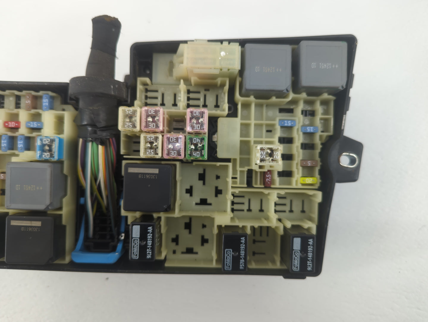 2012-2014 Ford Focus Fusebox Fuse Box Panel Relay Module P/N:AV6T 14A067-AC 5B0Q110107 Fits Fits 2012 2013 2014 OEM Used Aut